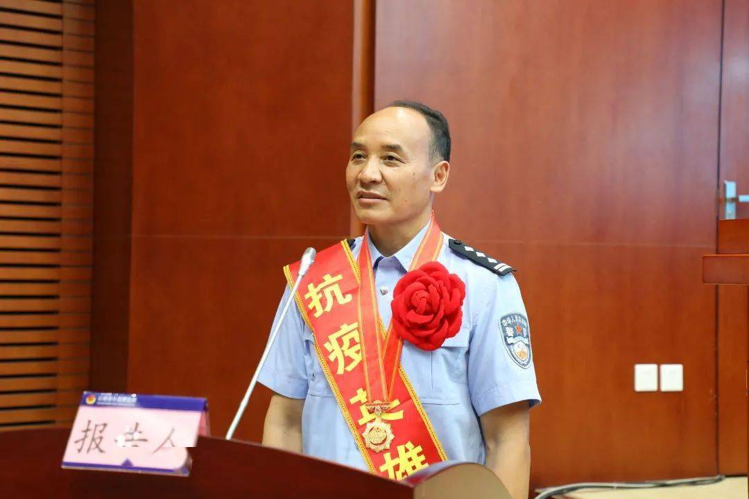 会,以观看视频和现场报告的形式,学习宣传云南监狱系统涌现出的桂家华