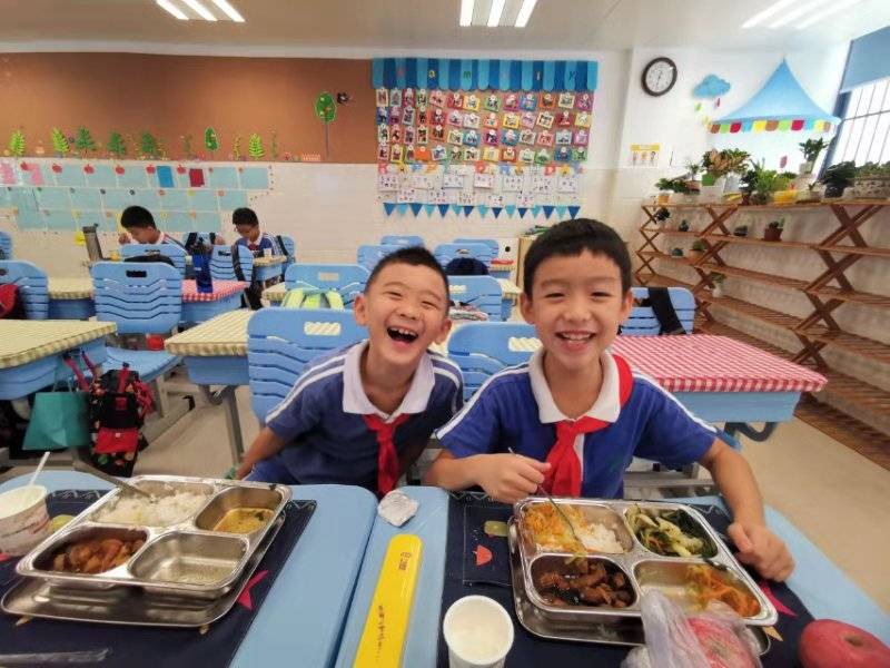 100个深圳孩子近10个营养不良 今年试点建营养健康食堂 配餐