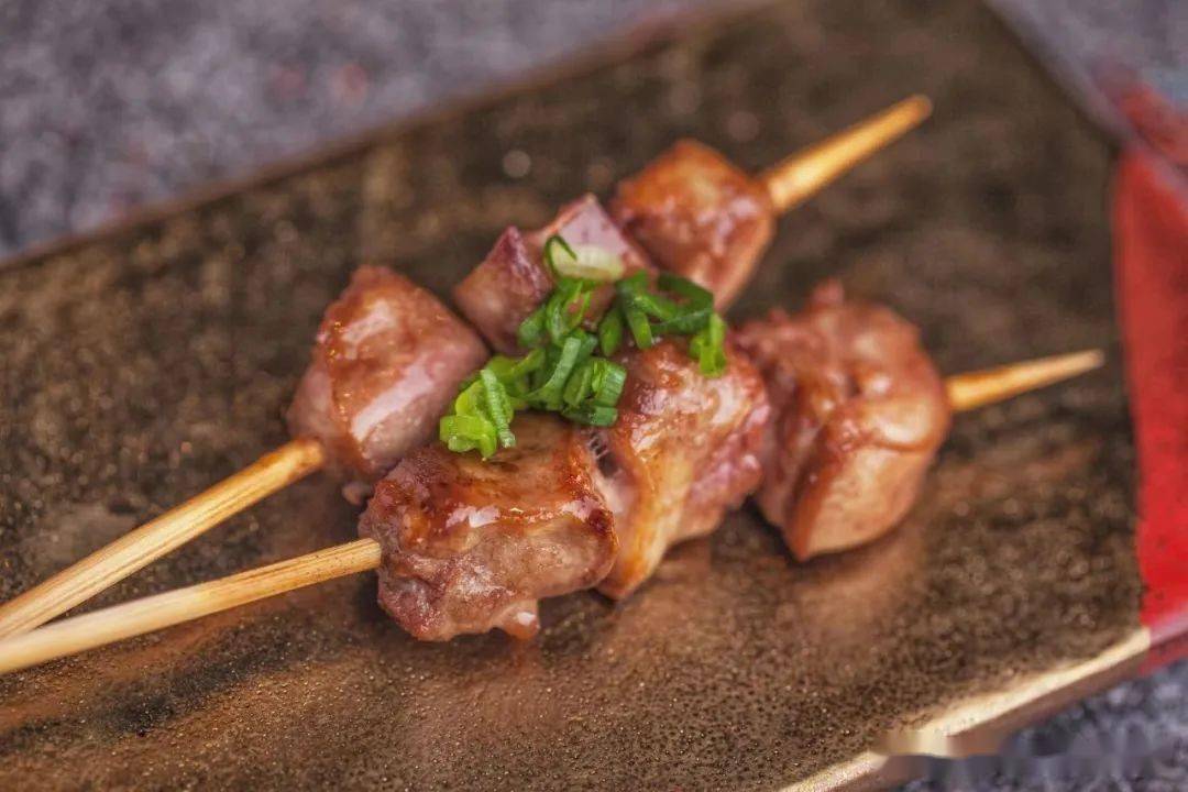 值得一提的羊生薄切配芝麻菜,即使是第一次吃羊生的人也可以接受,口中