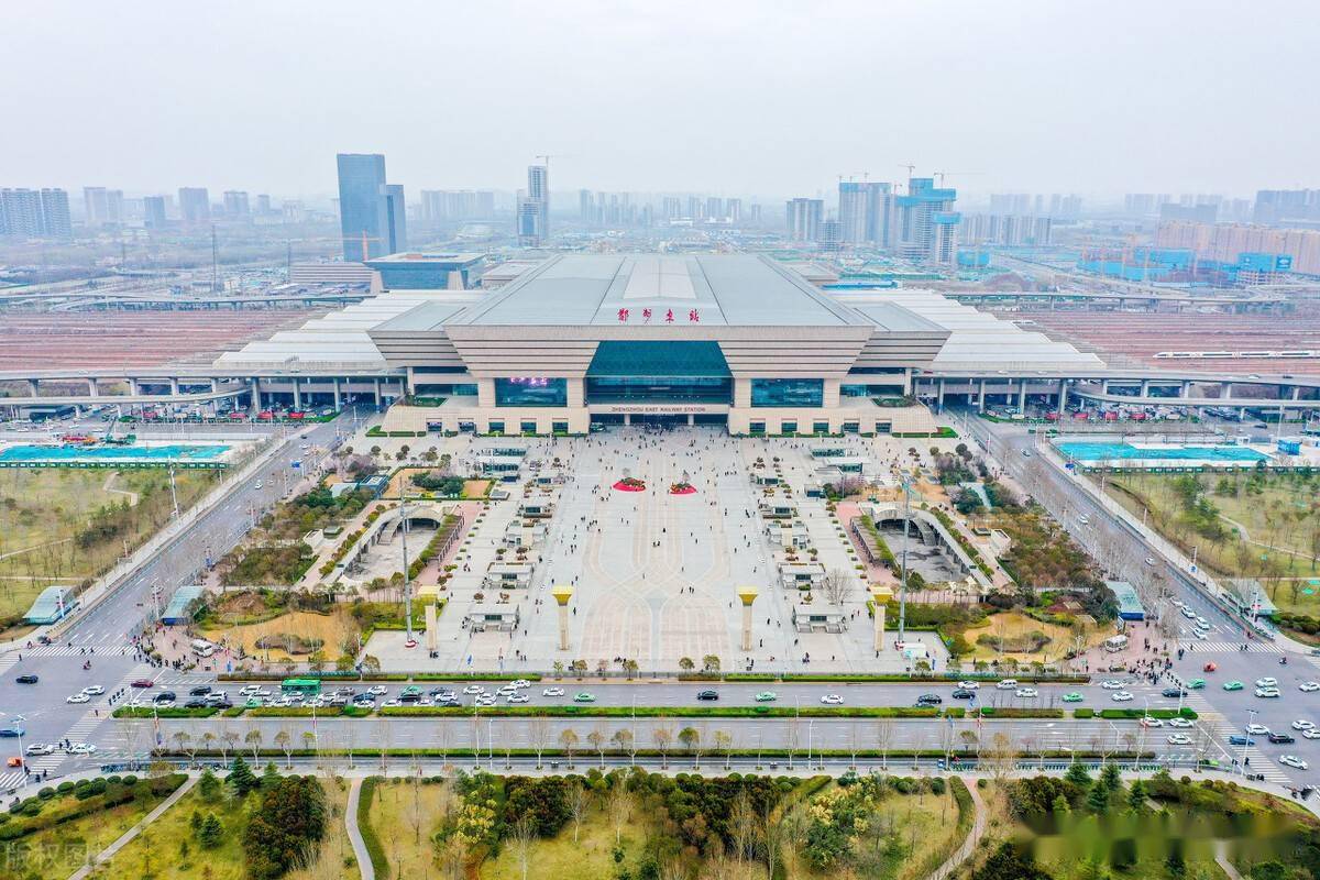 2021年3月21日,坐标:河南郑州,航拍郑州东站剪影鉴赏.