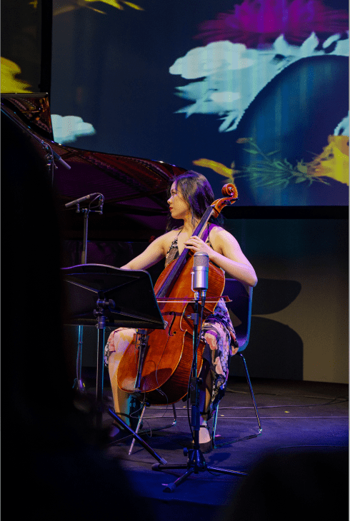 自由奔跑的新世代零零后大提琴青年音乐家娜米萨孙