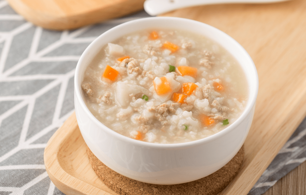 这款粥既有莲藕独特清香又有里脊的浓郁肉香喝上一口很满足