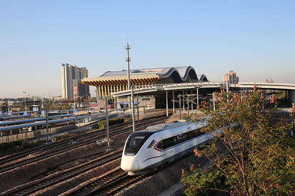 上海金山铁路迎春游黄金季客流恢复至疫情前近九成