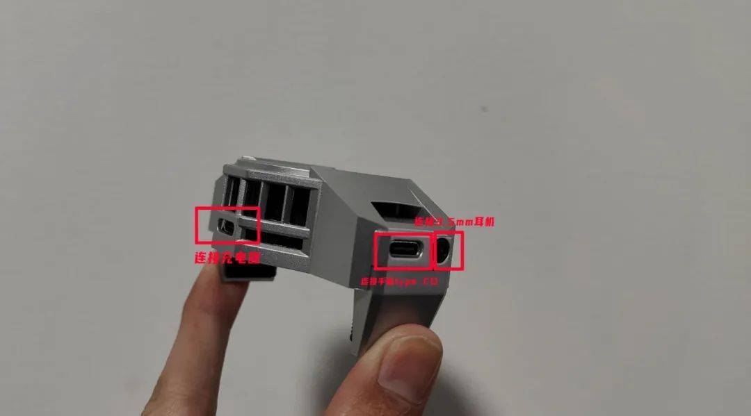 红魔的解决办法是tws电竞耳机和散热魔盒,tws是直接抛弃3.