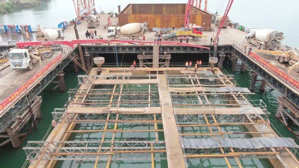 横县六景(高铁)郁江特大桥,水下部分竟有20层楼高···_南玉