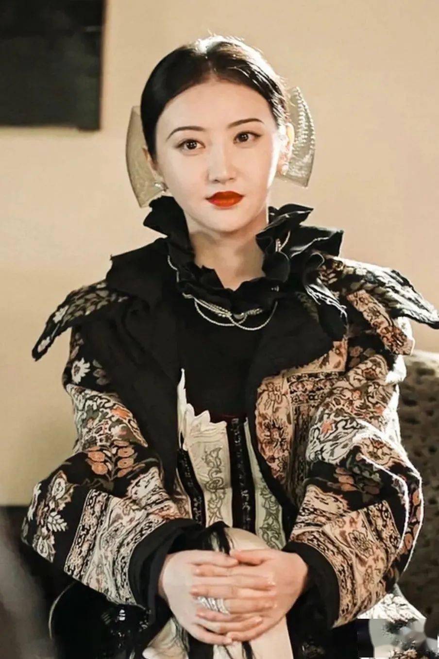 司藤总因旗袍冲上热搜一起看看司藤的旗袍时装秀