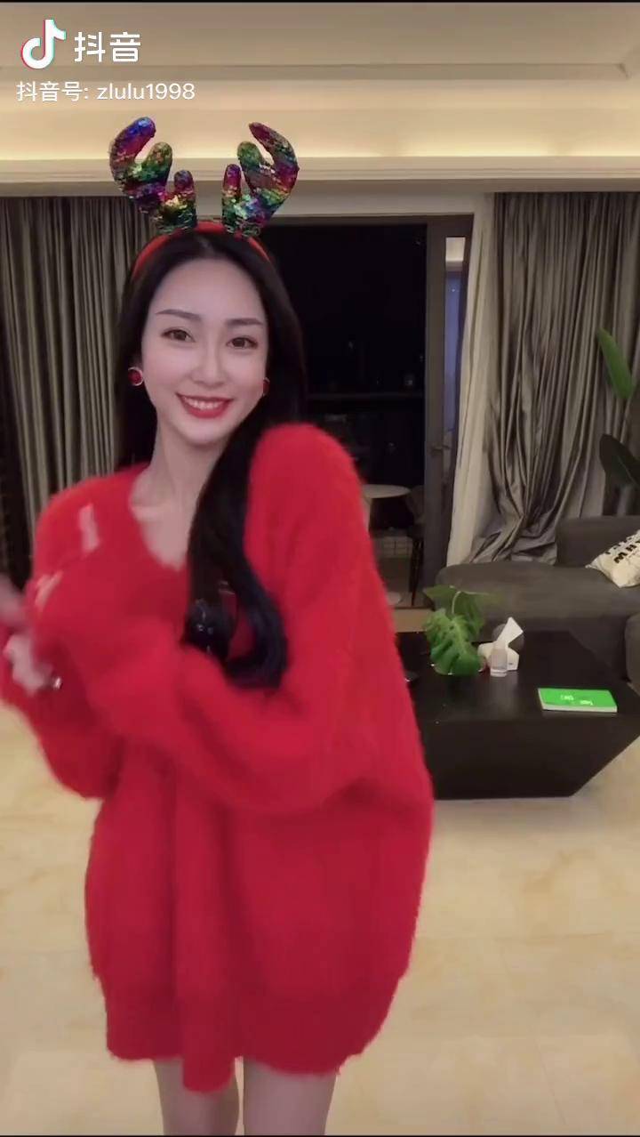 祝大家圣诞节快乐今天跟发小闺蜜黑妹拍一个swag圣诞舞圣诞快乐编辑