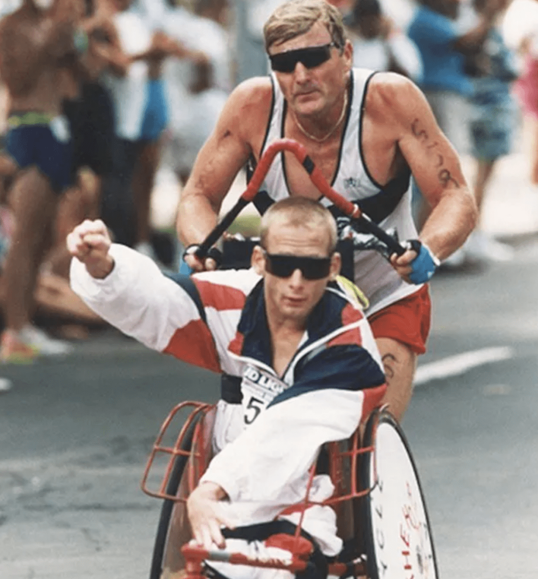 推着脑瘫儿子跑了1000场比赛,"波士顿爸爸"用一生创造了奇迹!