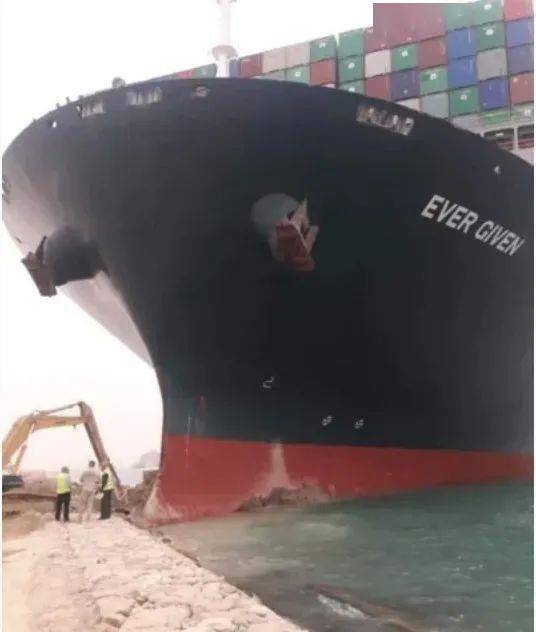 台湾货轮在苏伊士运河停顿,百艘货轮“大堵车