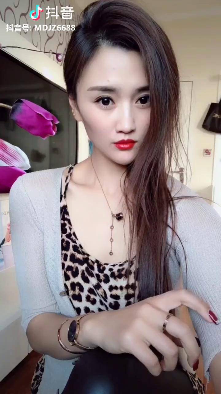 中国人口15亿抖音占了8亿刷到我的都是缘分我在大美临沂祝你新年快乐