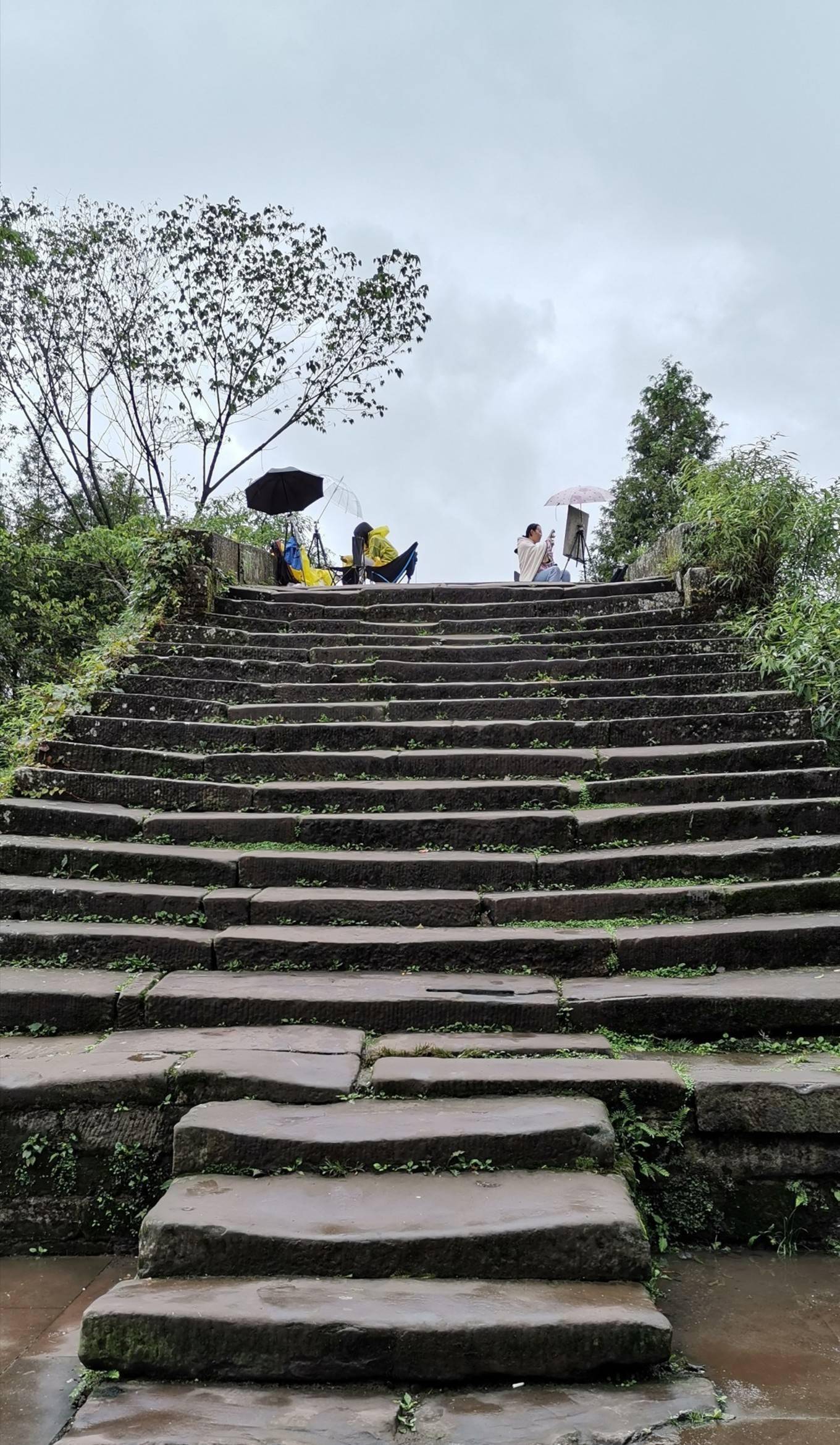 去旅遊不想遇到下雨天,雅安上裡,有雨點綴才完整的古鎮_金九銀