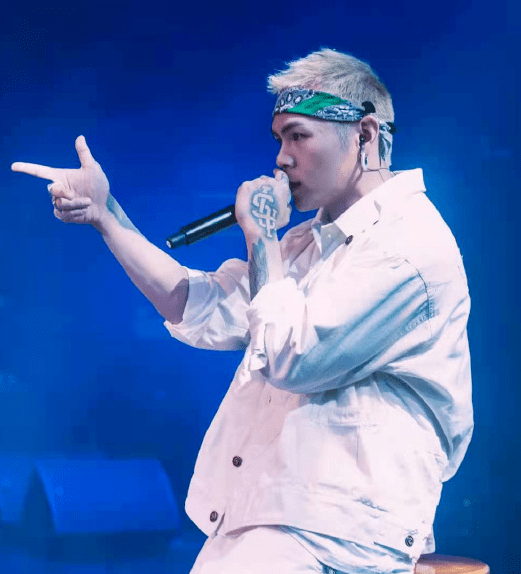 而在去年《中国新说唱》播出时期,马思唯也转发过tsp的微博并表示:"