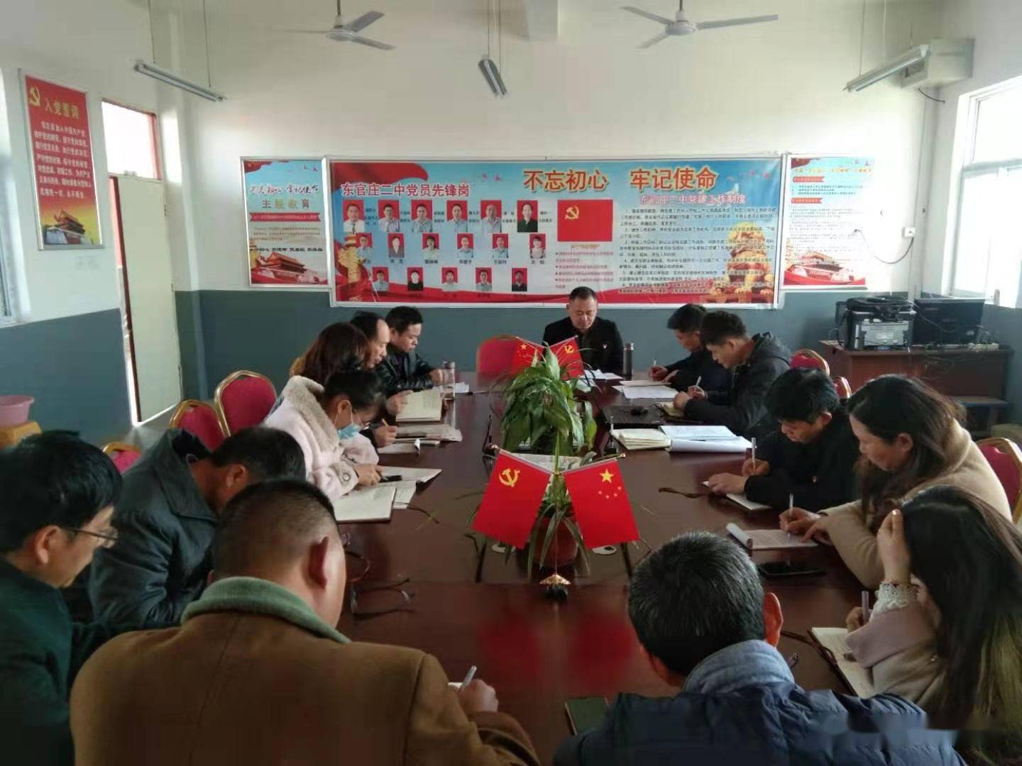 汝南县东官庄二中召开主题党日活动暨党史学习教育动员会