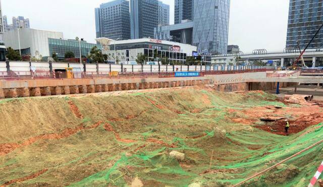 工地黄土裸露危害大，盖土网覆盖成常态化环保关键举措 (工地裸露土地的危害)-初仟社区