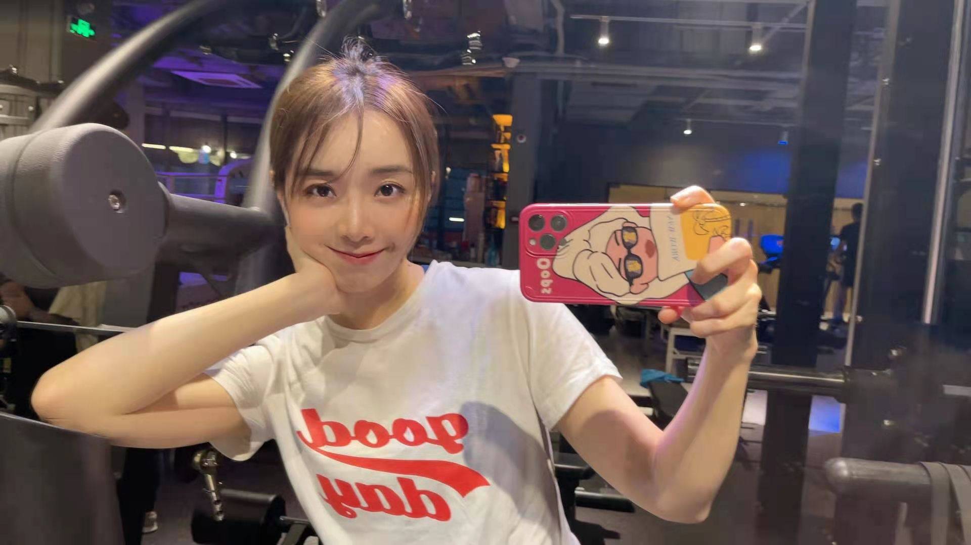 lpl采访现场余霜麒麟臂惹眼平时p得太过分了