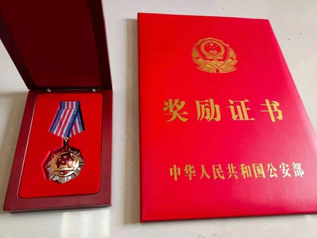 张岩被追授为全国公安系统二级英雄模范!