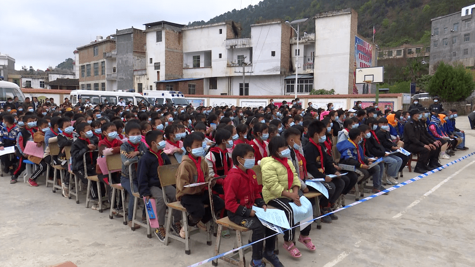 砚山具人口_文山砚山机场(2)