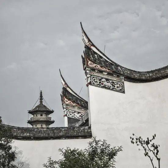 《风火墙》:地域色彩与历史气息交织的寻宝传奇