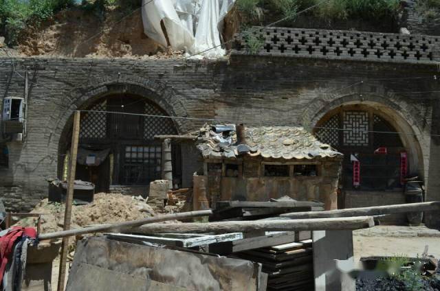 现在的毛家庄北大街新景2007年,毛福昌带领公司一班人顺应柳林改革