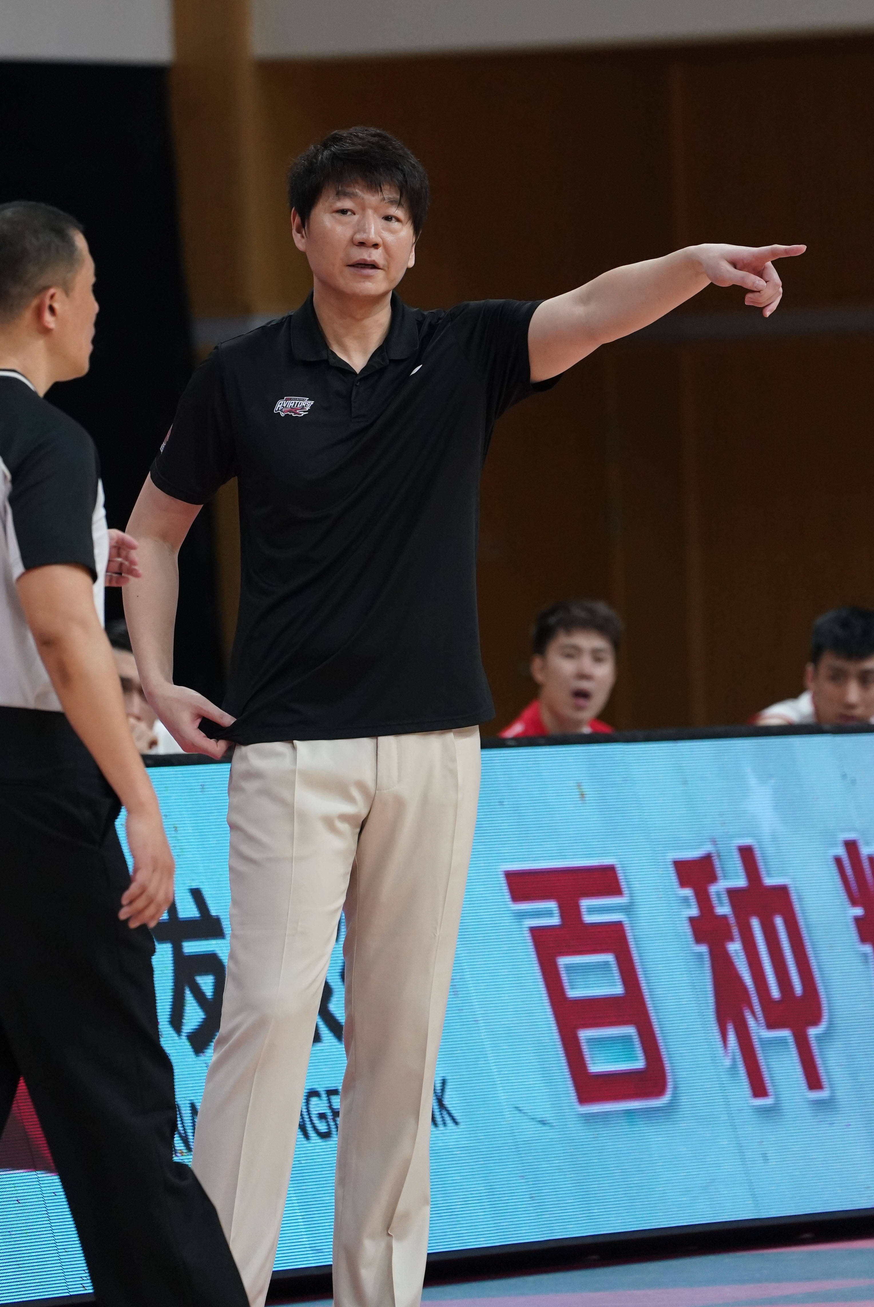 篮球——cba第四阶段:福建豹发力战胜深圳马可波罗