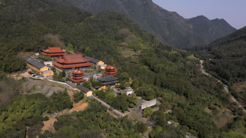 《晋书·地理志》记载,早在1600多年前的晋代,金华山即建有赤松宫奉祀
