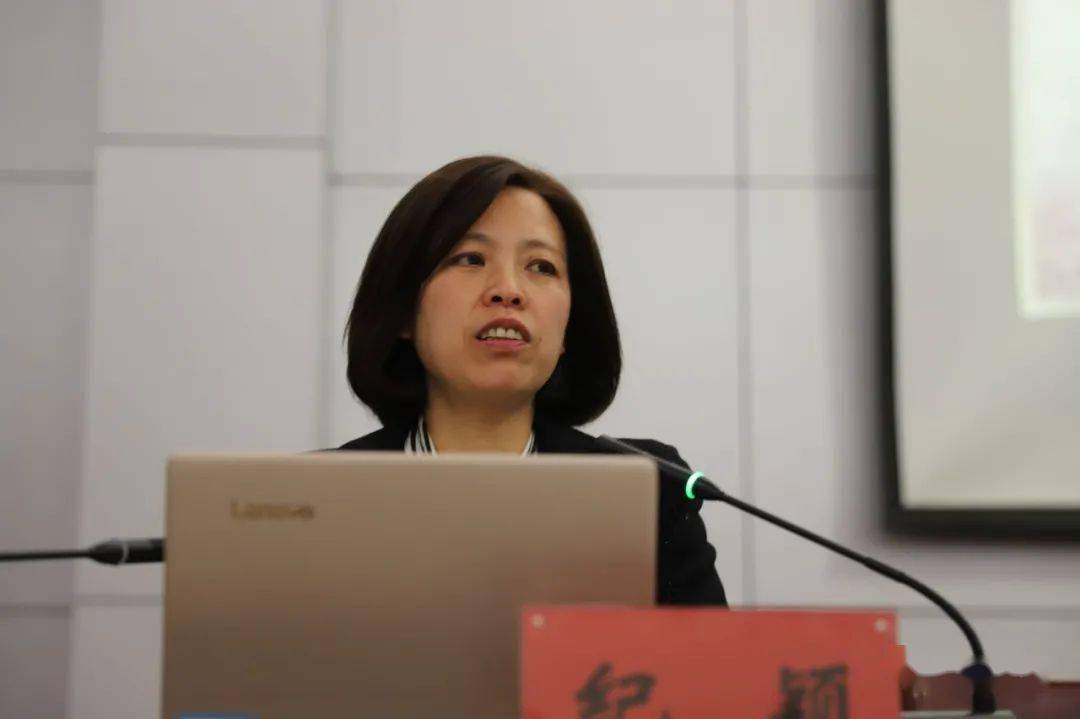 周口市委党校教研室主任,副教授纪颖为干警上了一堂生动的专题党课