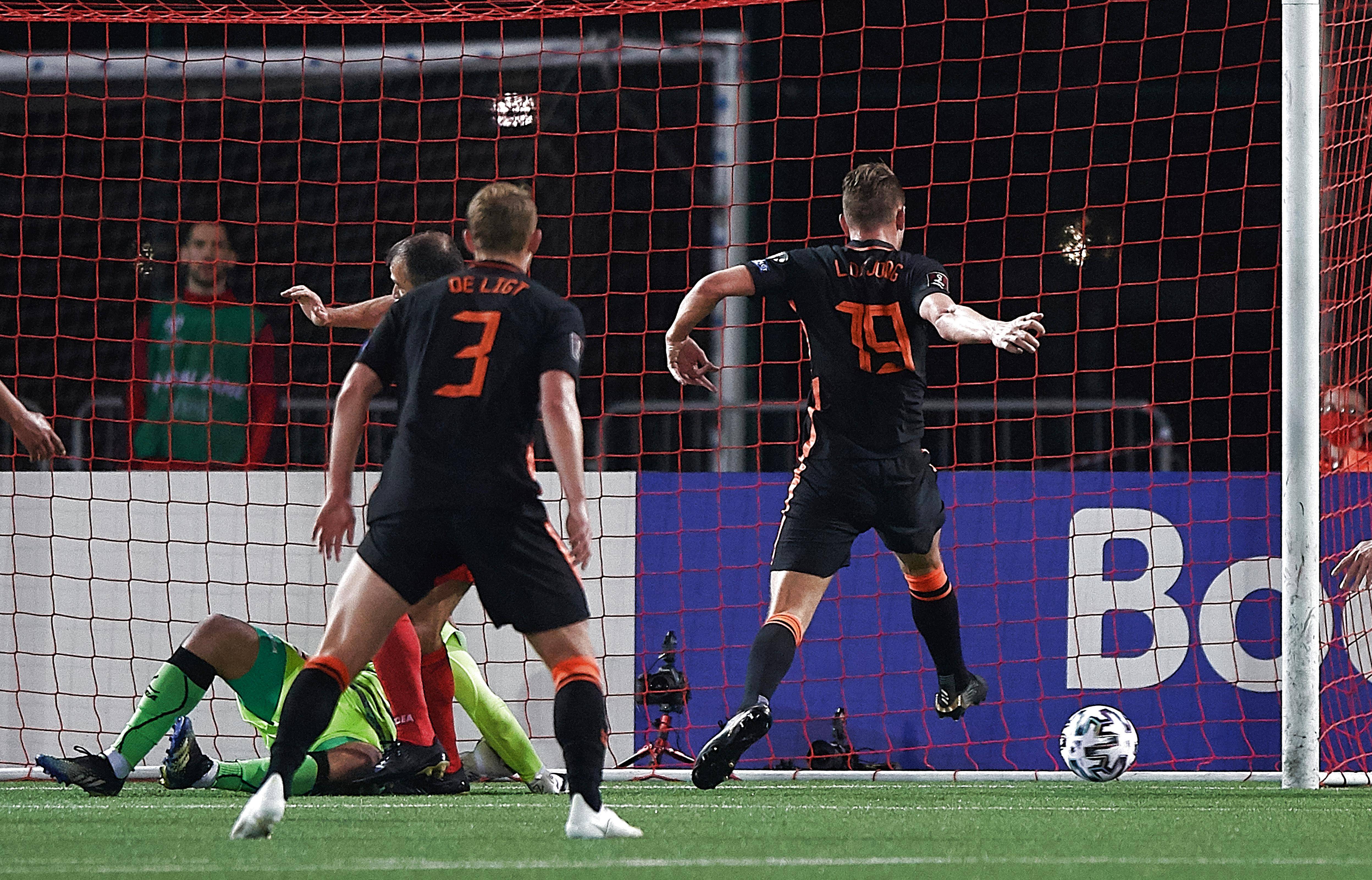 足球——世预赛:荷兰胜直布罗陀