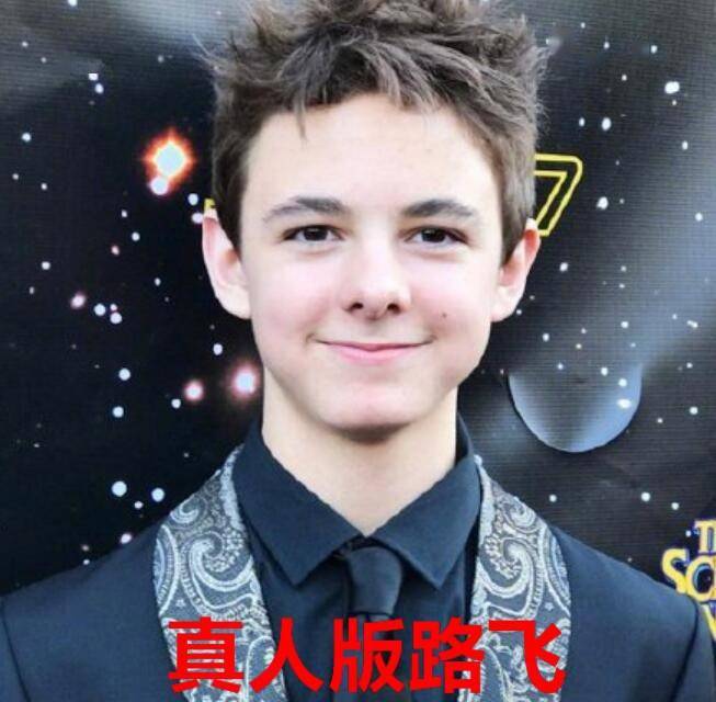 索隆演员还挺帅,娜美差了点意思_路飞