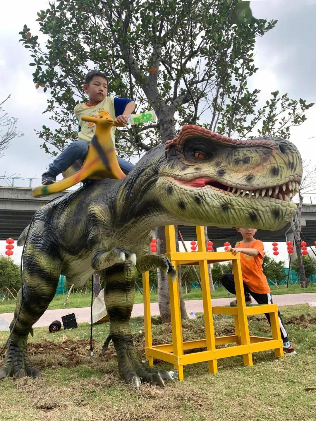 百张门票免费送逗萌宠骑恐龙到阿农湾遇见最美四月