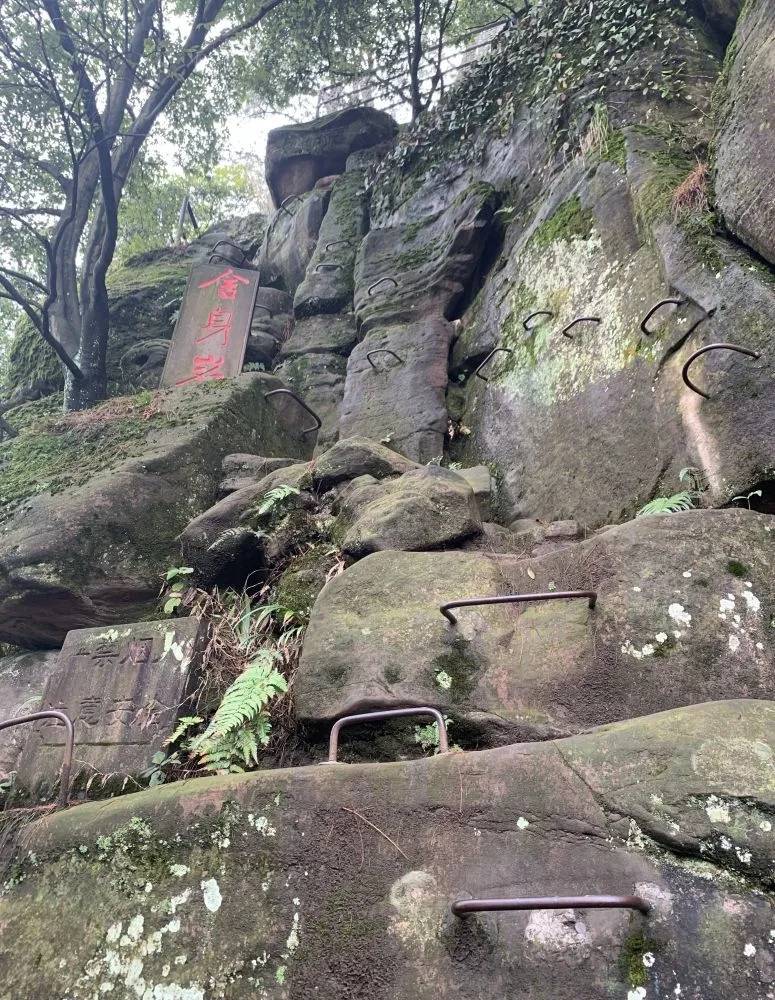 棋盘石、蛇脱壳、舍身岩……圣灯山森林公园这些千姿百态的石峰石壁石块好特别