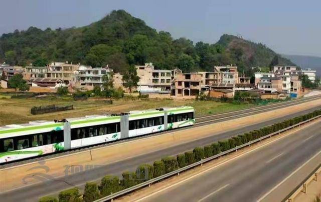 免费体验10天快去丘北乘坐有轨电车吧