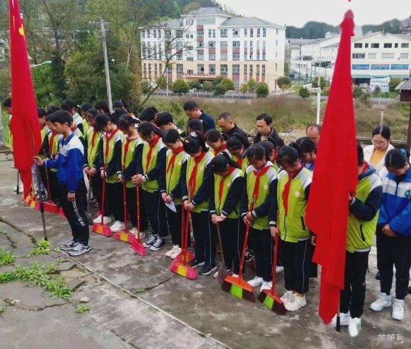 鳳岡縣各黨團隊組織開展學黨史祭英烈傳精神主題活動