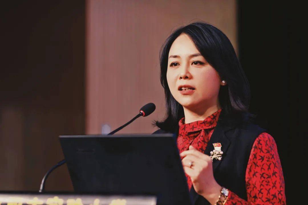 图6:洛阳市实验小学校长李青青洛阳市实验小学校长李青青以《变革与