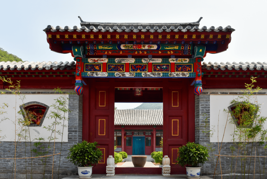 快上车,"开往春天的列车"已进站,假期带你穿梭密云醉美花海