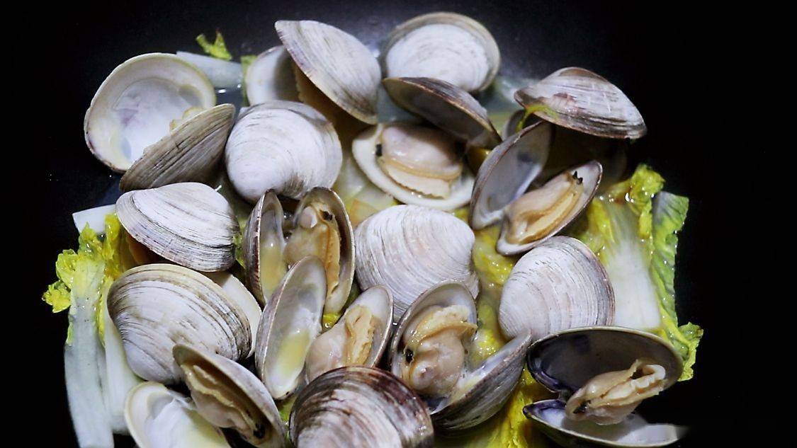 不需要加水和油也不需要炒教你这样煮蛤蜊原汁原味