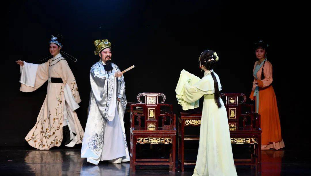 百花绽放誉满鹏城观越剧陆游与唐琬有感