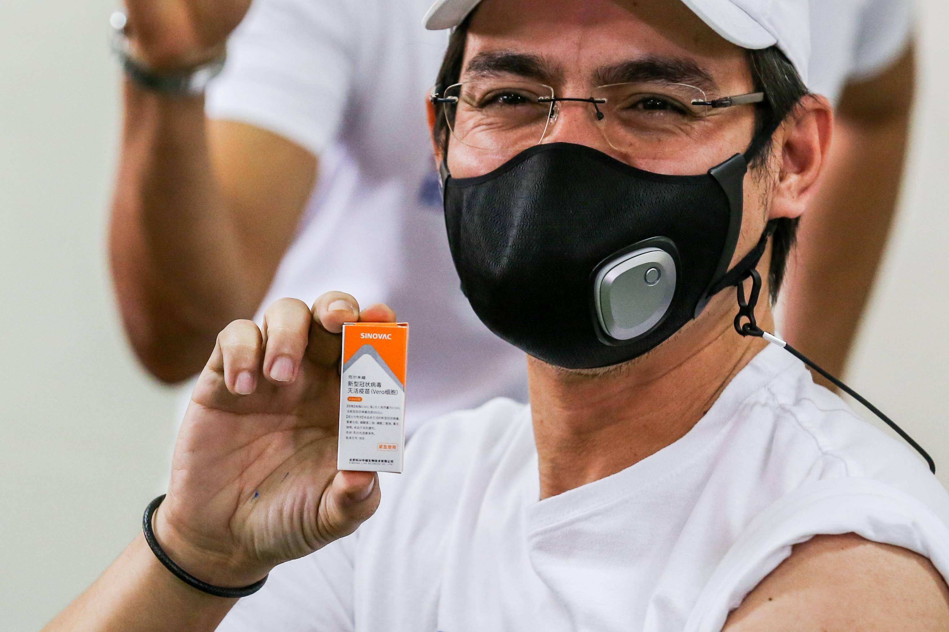 菲律宾马尼拉市市长莫雷诺接种中国科兴新冠疫苗