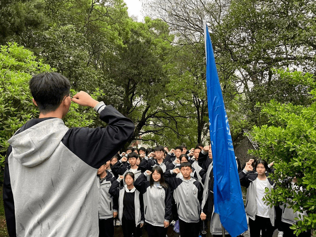 霞峰中学恒立中学下溪小学萃始小学芦林学校"天地英雄气,千秋尚凛然.