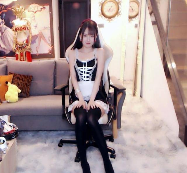 轩子巨2兔惨遭封禁"贵妇跪姿"成经典,腐团儿战术后退称霸全网