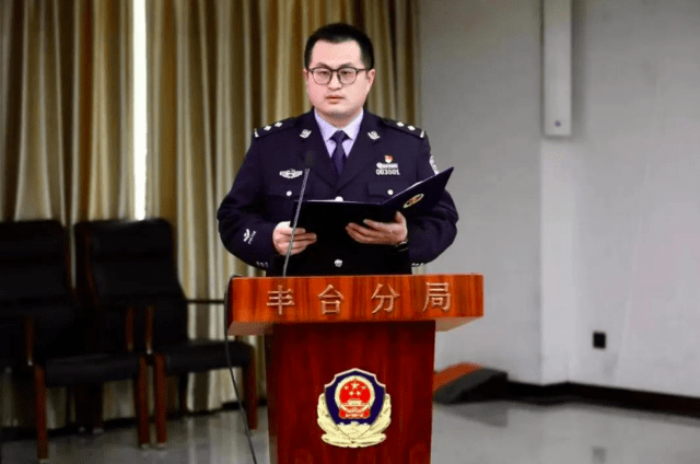 民警卞兆宾蒲黄榆第二社区的社工付硕还清楚地记得,刘安在疫情期间