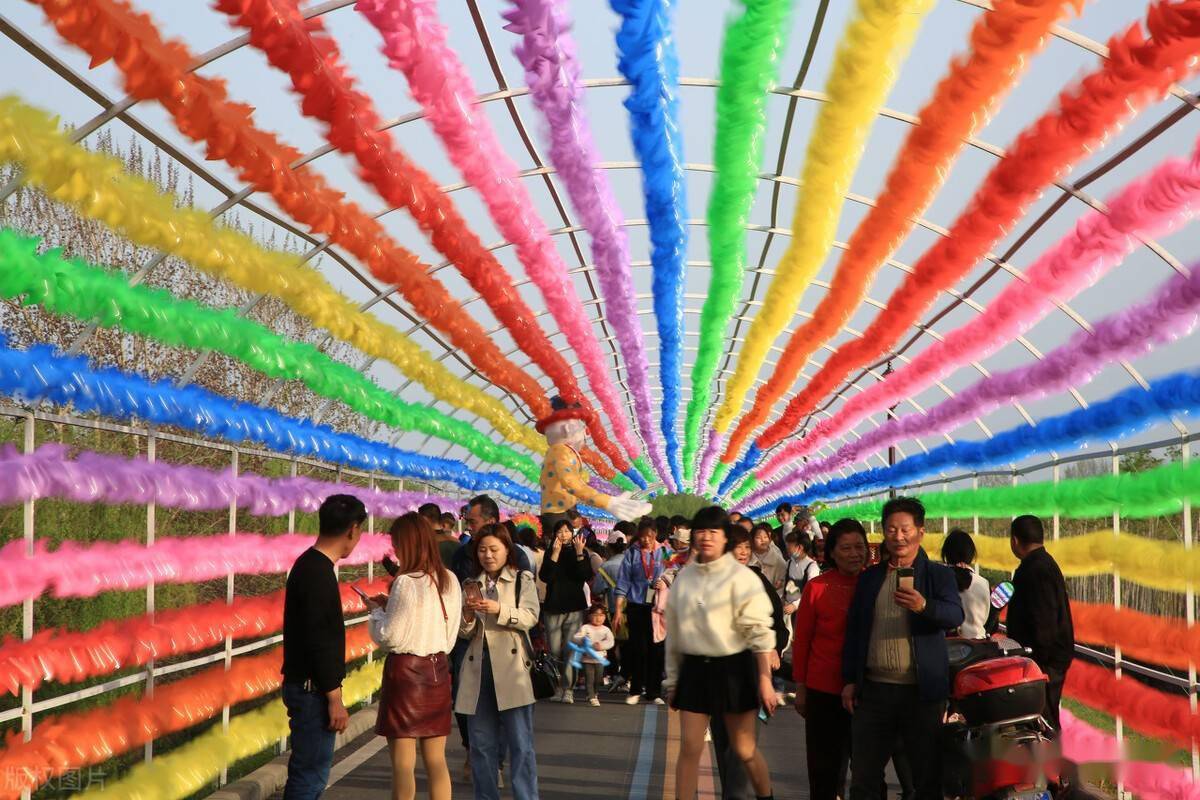 打卡襄阳彩虹风车走廊襄城区最绚丽网红地