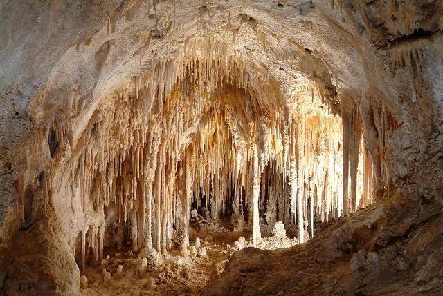 gov卡尔斯巴德洞窟国家公园位于美国新墨西哥州的瓜达卢佩山脉附近,园