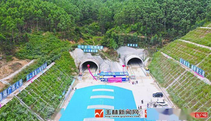 69694月2日,由中交一航局承建的浦清高速公路七标段王月隧道右线
