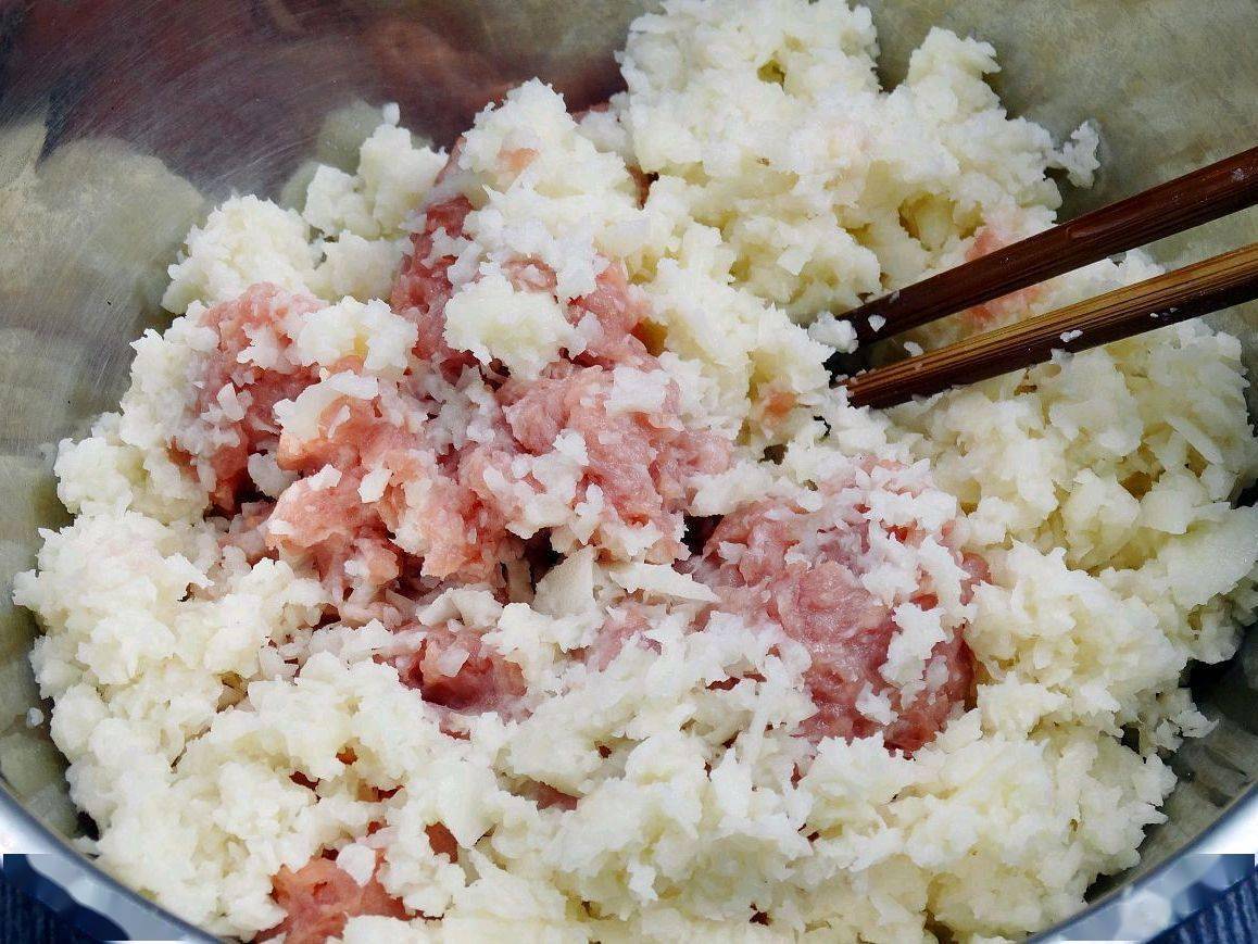 包莲藕猪肉馅饺子牢记1泡2裹3和馅饺子清爽好吃不发黑