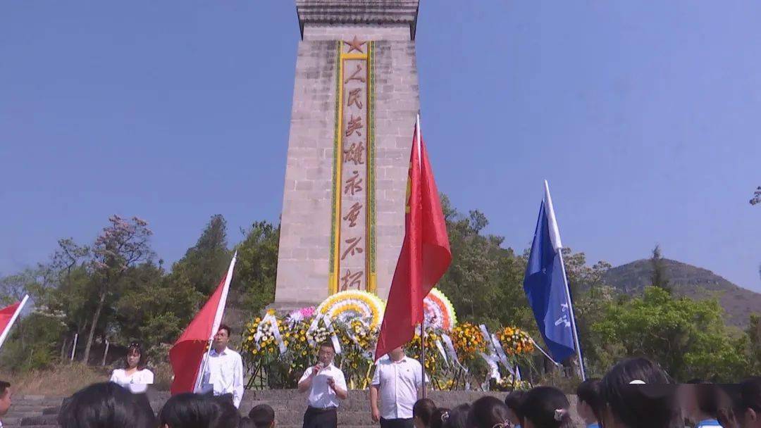 【学党史 悟思想 办实事 开新局】安龙三中:清明祭扫忆英烈 党史教育