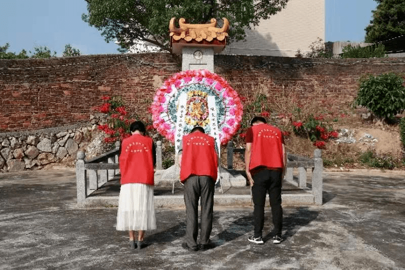 饒平縣三饒中學團委開展緬懷英烈祭掃活動▲饒平縣新豐職校團委開展