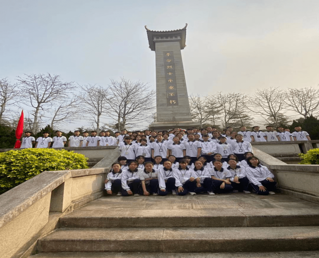 饶平县黄冈中学团委开展缅怀英烈祭扫活动▲饶平五中团委开展缅怀