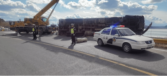 如何防止大型货车侧翻 de1543cffe39403d9acbb07ec6759285.png