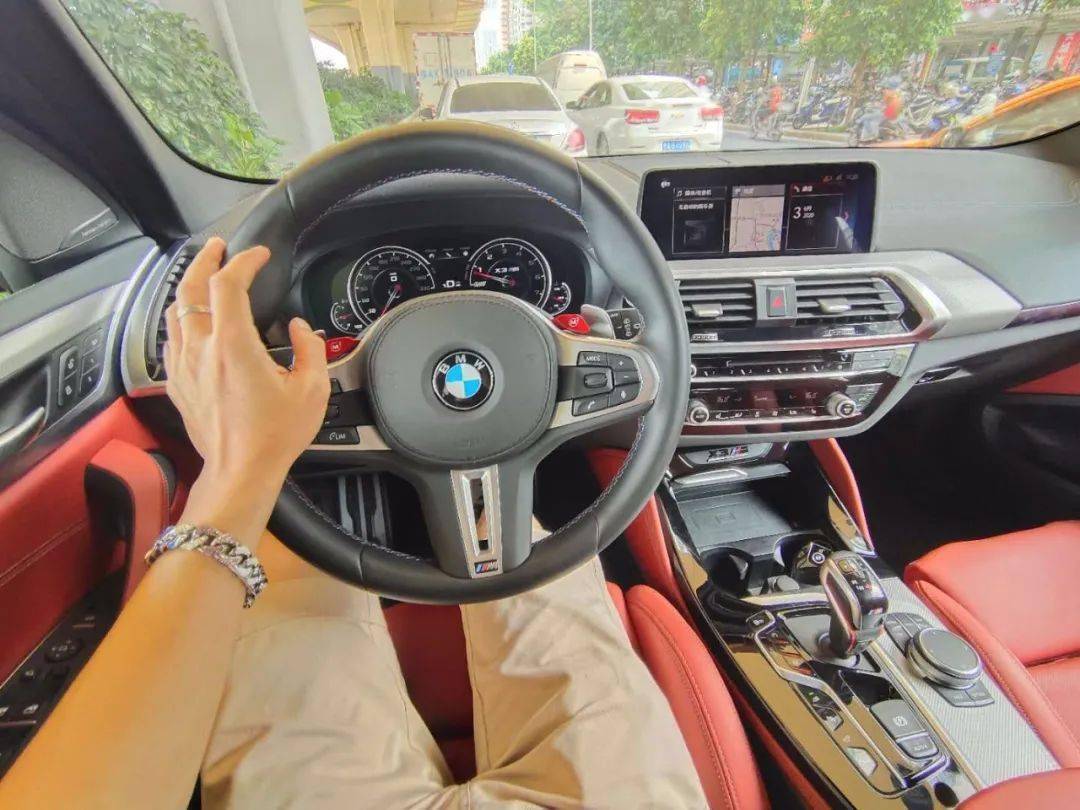 广西40多岁女子遇上20多岁"高富帅"!以为是爱情来了,没想到.