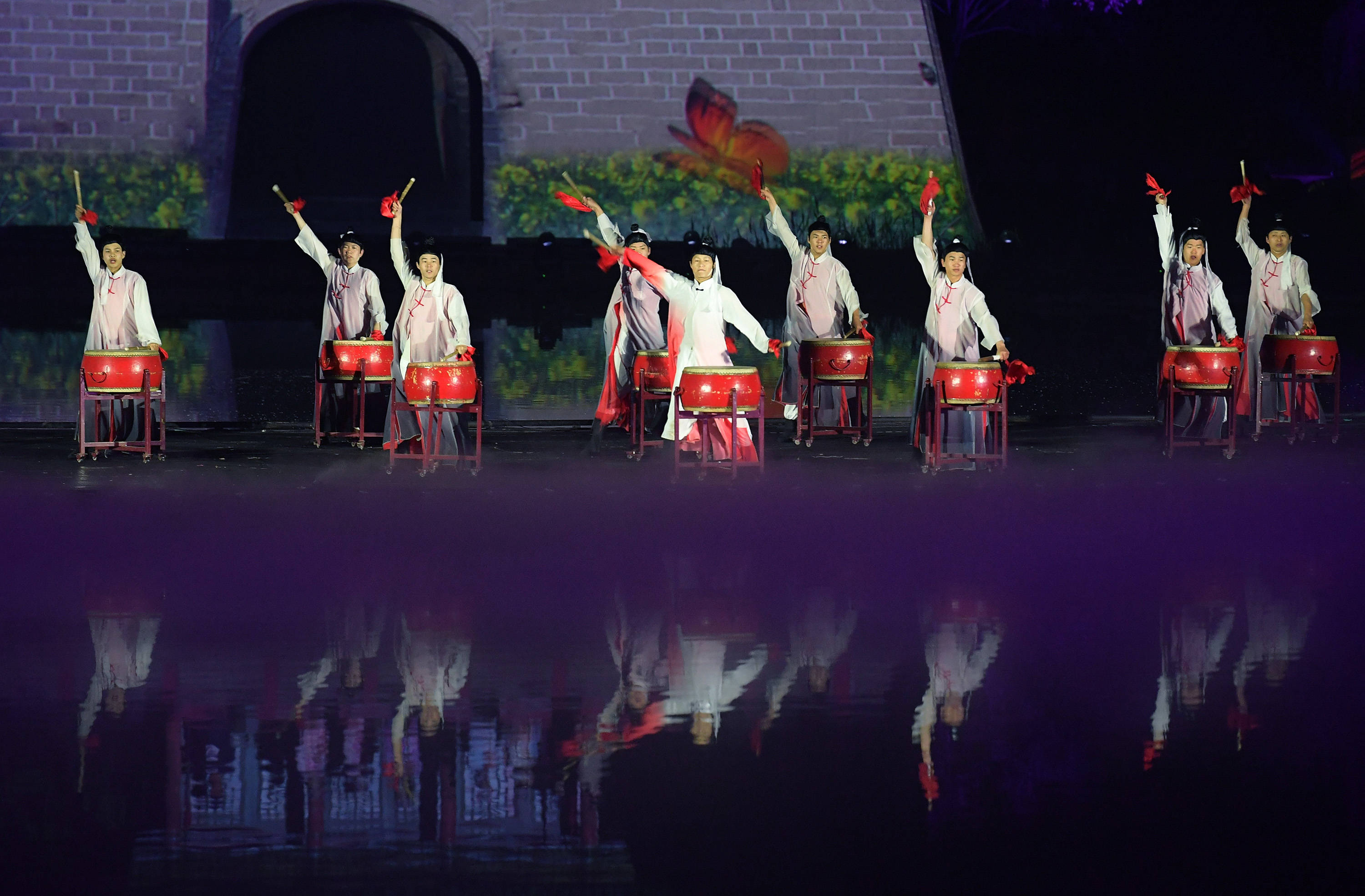 大型水上实景演出《曹州吟》在山东菏泽首秀